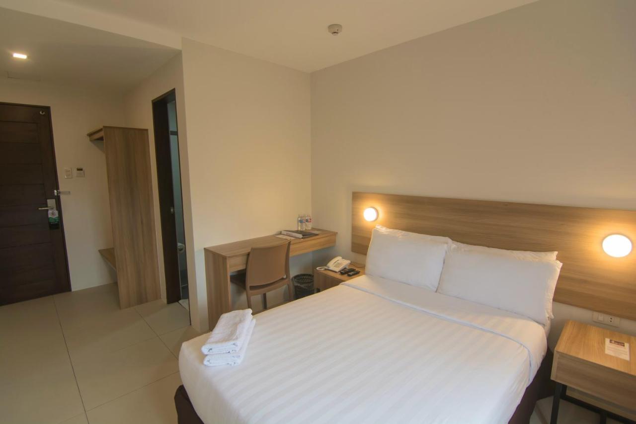 Mango Suites Tuguegarao City Exteriör bild