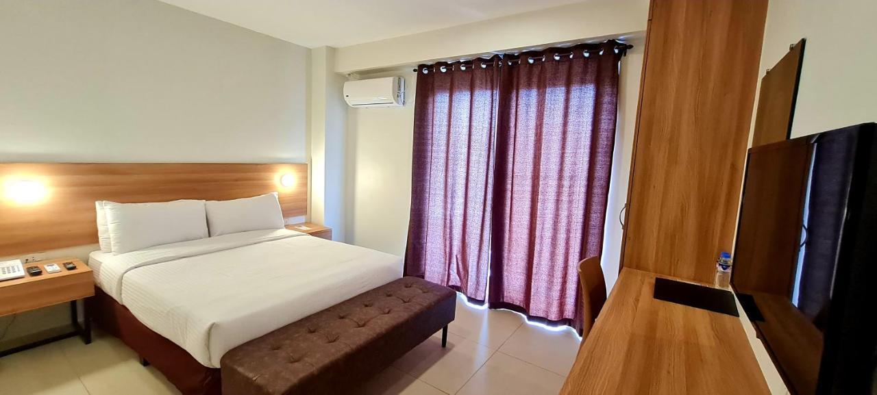 Mango Suites Tuguegarao City Exteriör bild