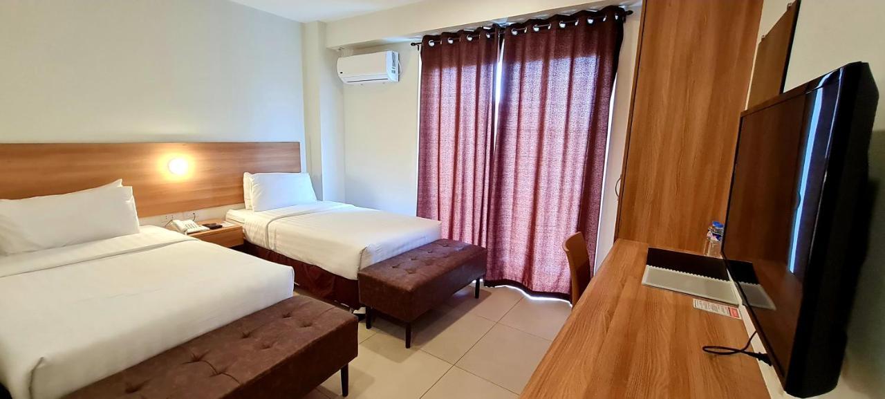 Mango Suites Tuguegarao City Exteriör bild