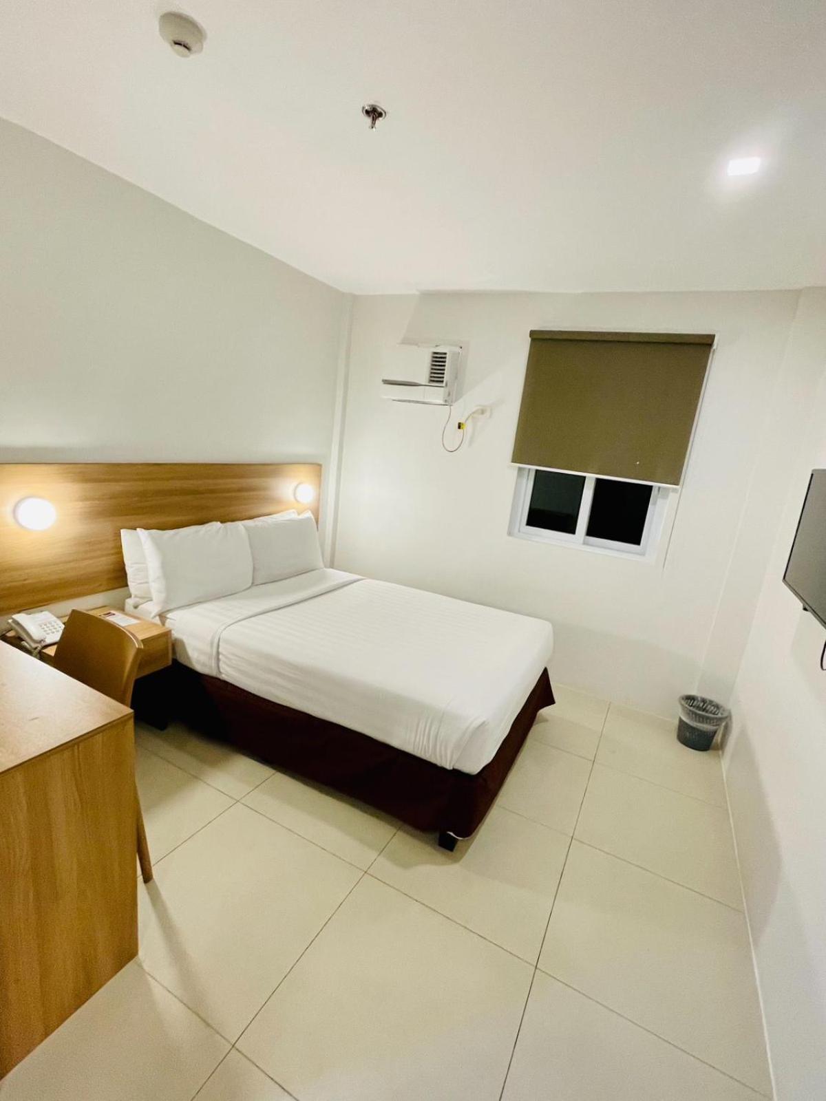 Mango Suites Tuguegarao City Exteriör bild