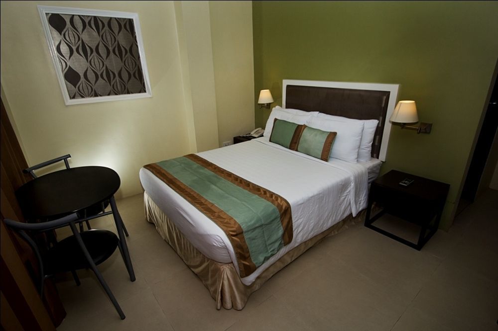 Mango Suites Tuguegarao City Exteriör bild