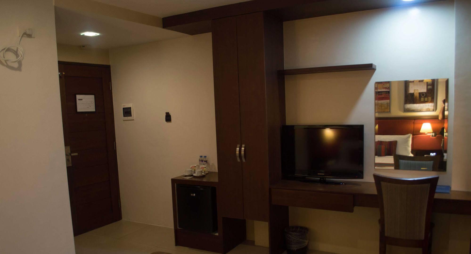 Mango Suites Tuguegarao City Exteriör bild
