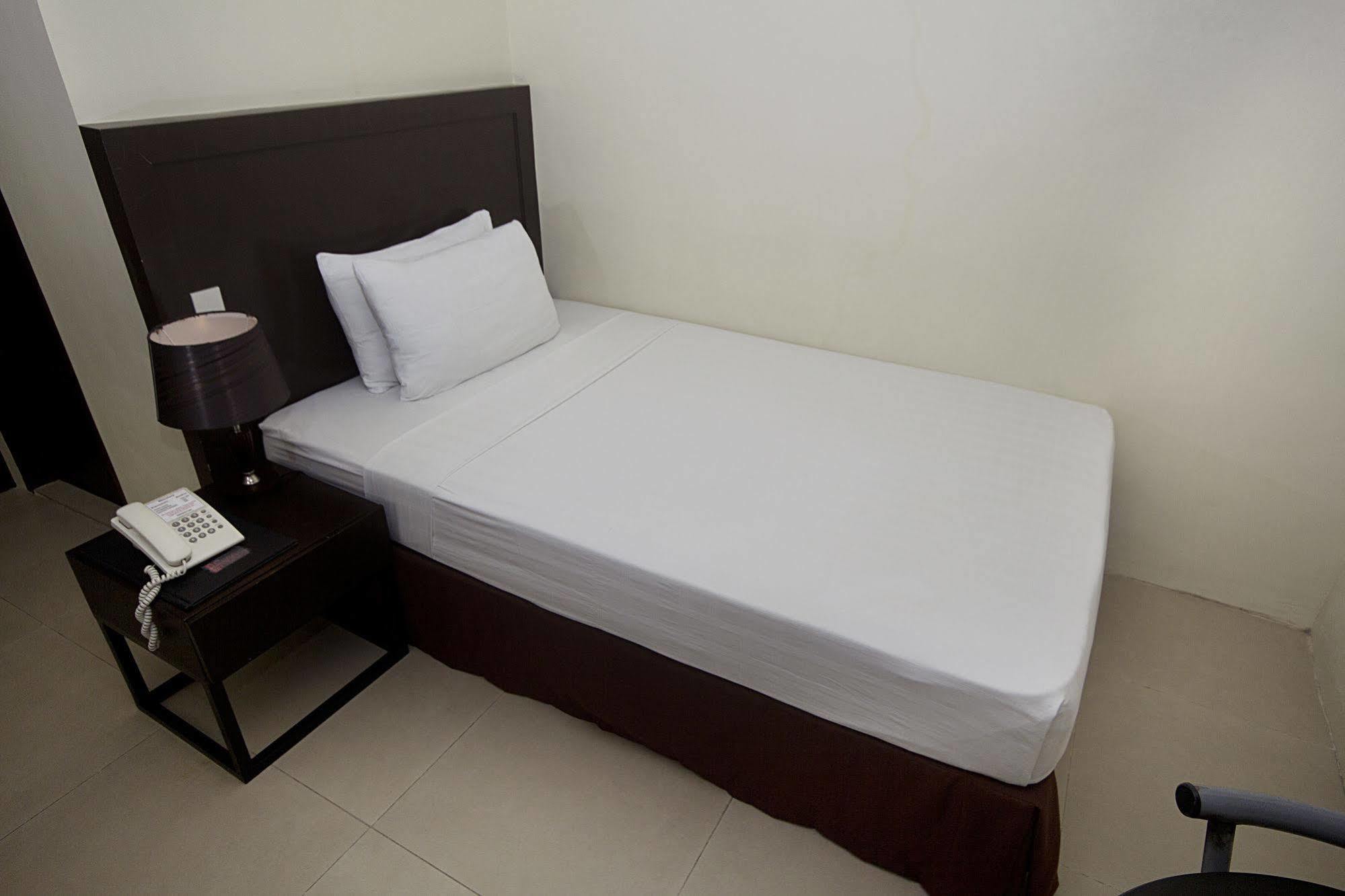 Mango Suites Tuguegarao City Exteriör bild