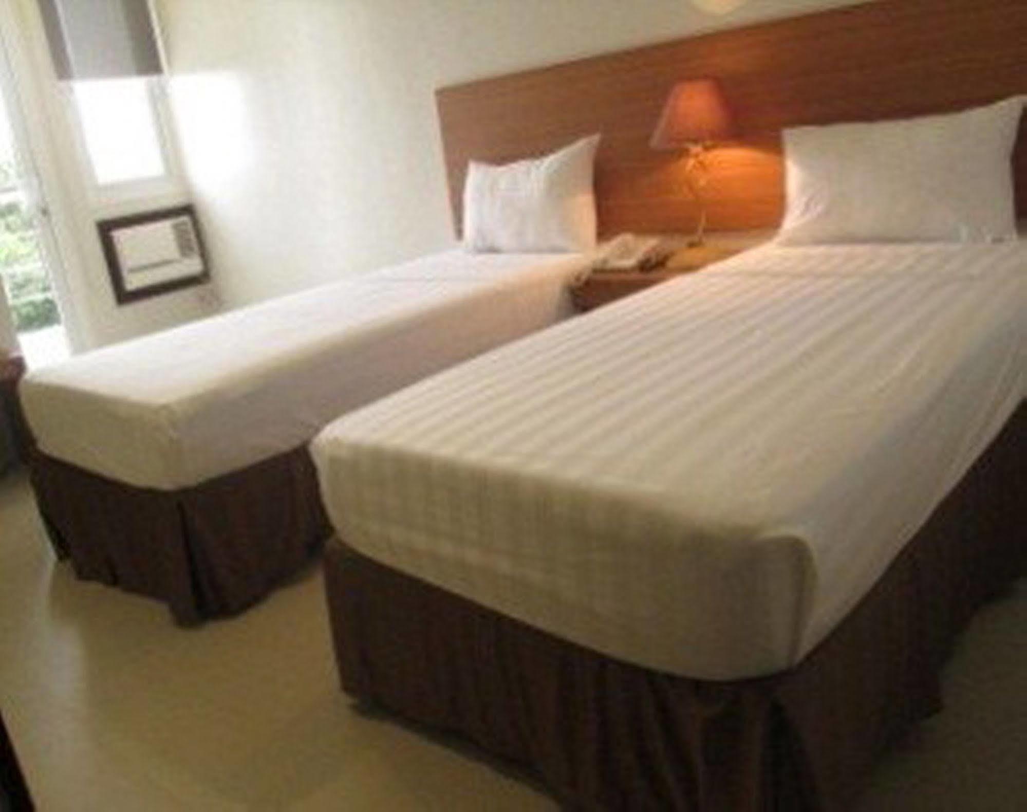 Mango Suites Tuguegarao City Exteriör bild