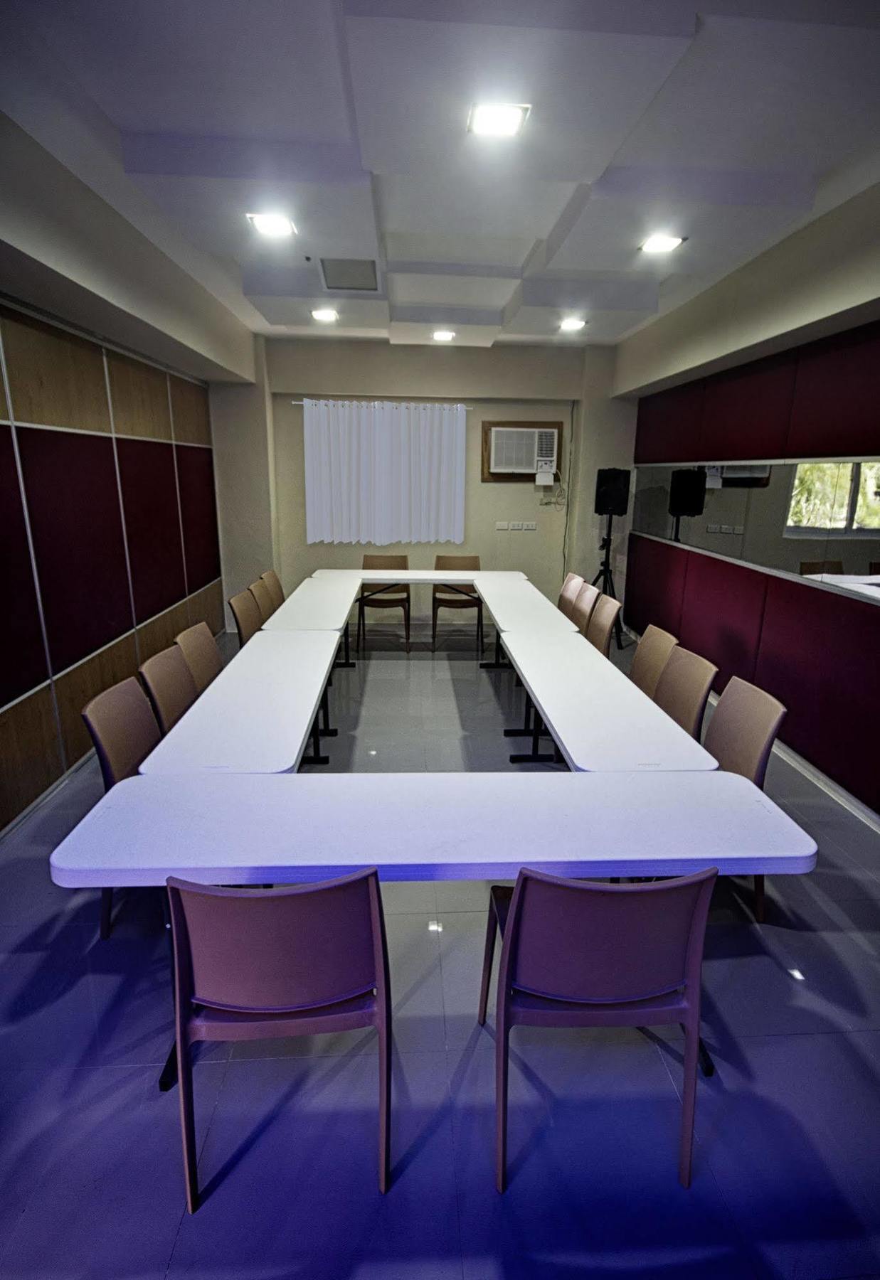 Mango Suites Tuguegarao City Exteriör bild
