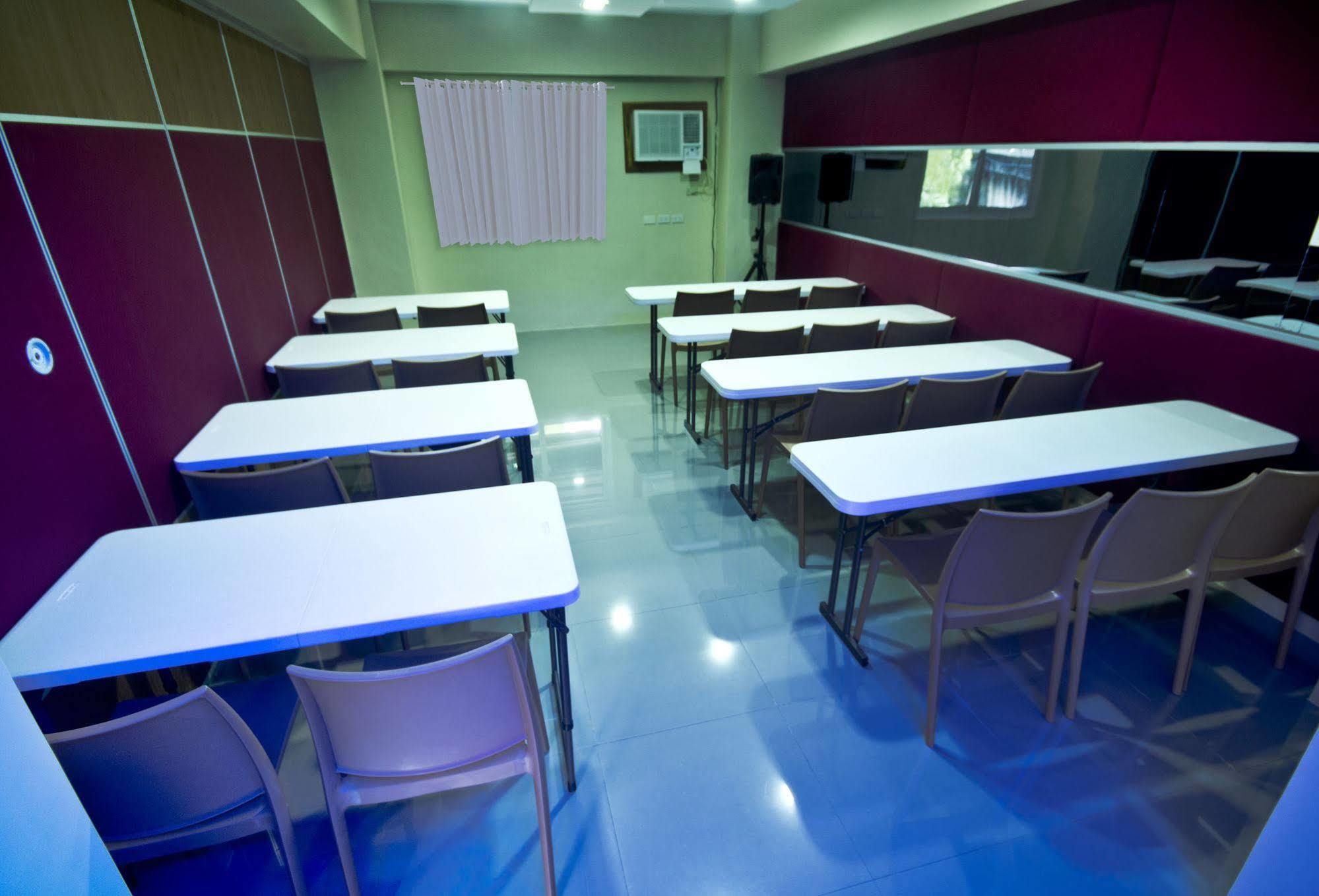 Mango Suites Tuguegarao City Exteriör bild