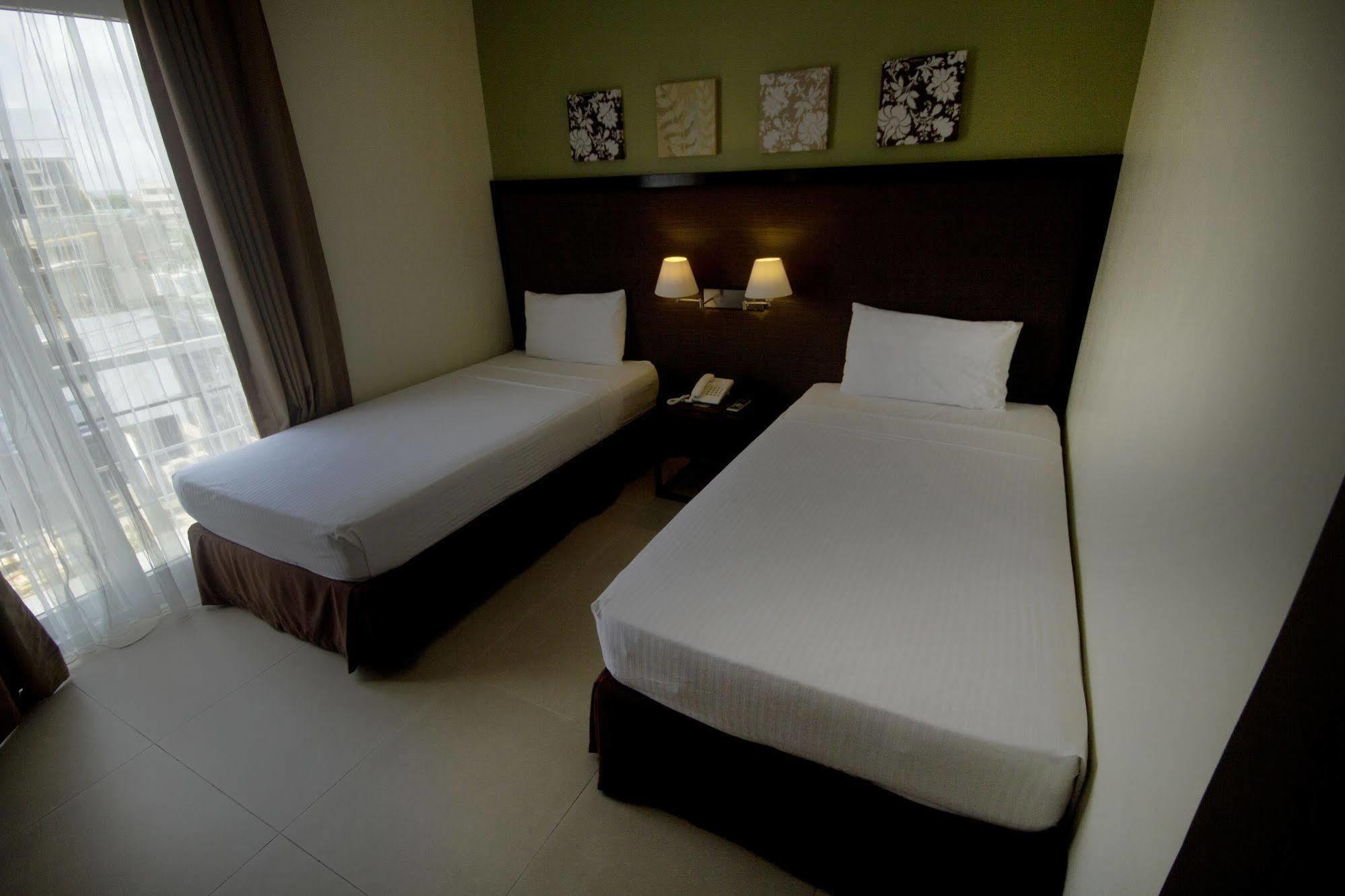 Mango Suites Tuguegarao City Exteriör bild