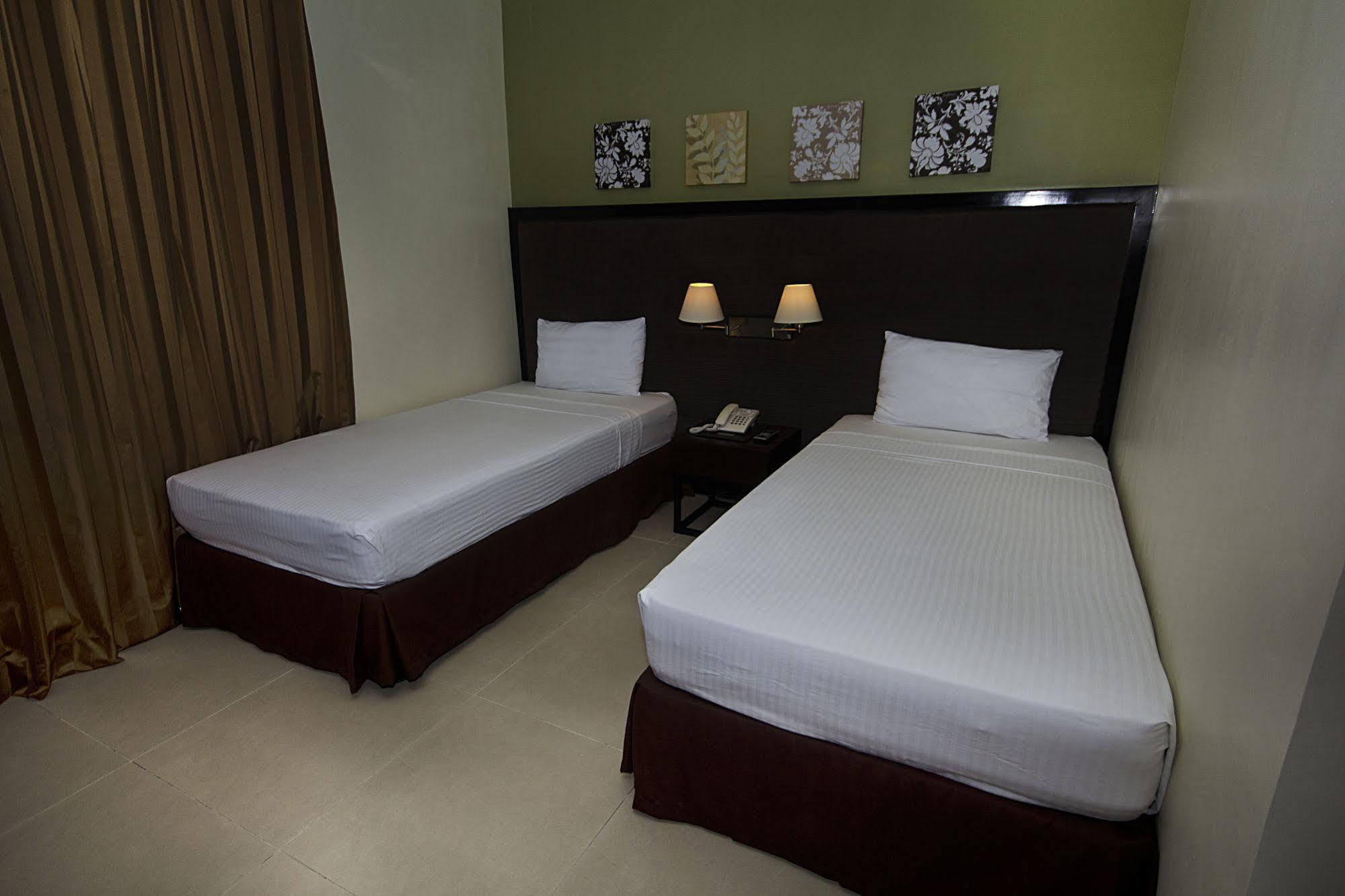 Mango Suites Tuguegarao City Exteriör bild