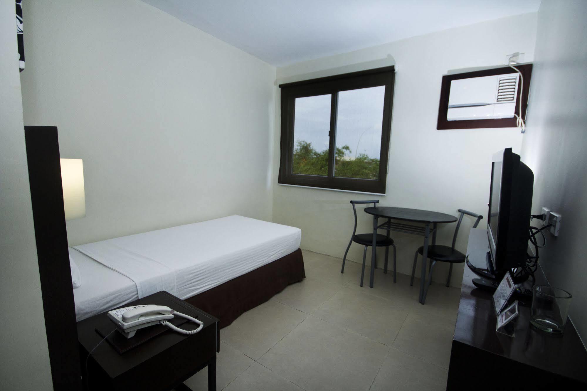 Mango Suites Tuguegarao City Exteriör bild