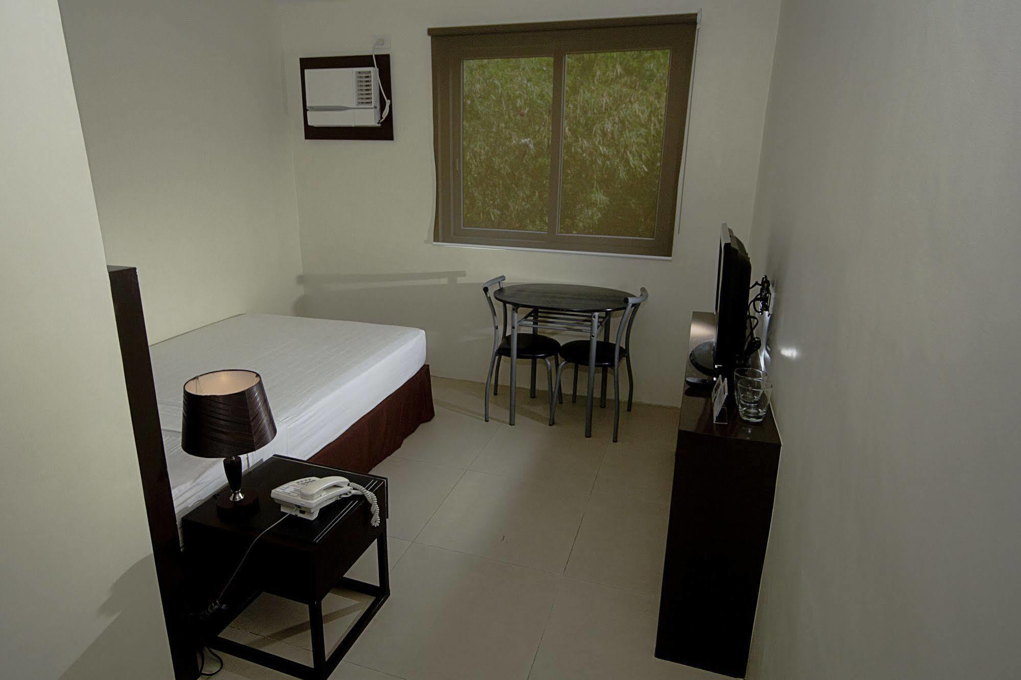 Mango Suites Tuguegarao City Exteriör bild
