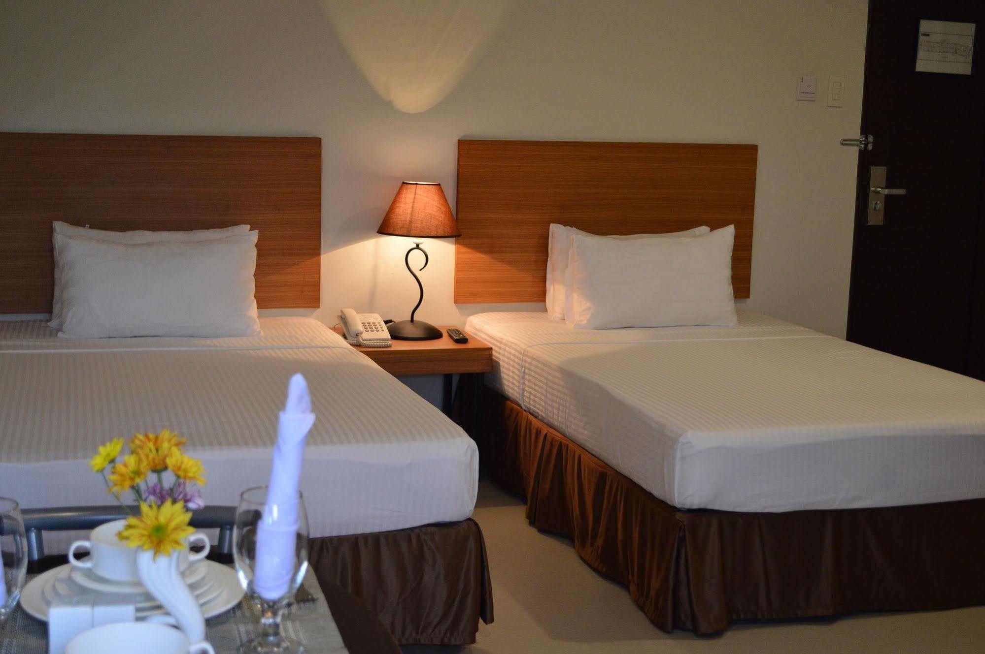 Mango Suites Tuguegarao City Exteriör bild